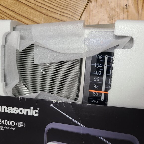 Panasonic RF-2400D FM-AM 2-Band Receiver Radio (NEW) - Picture 6 of 6